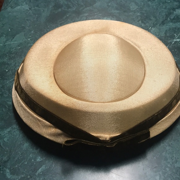 Antique Hat - Picture 1 of 3